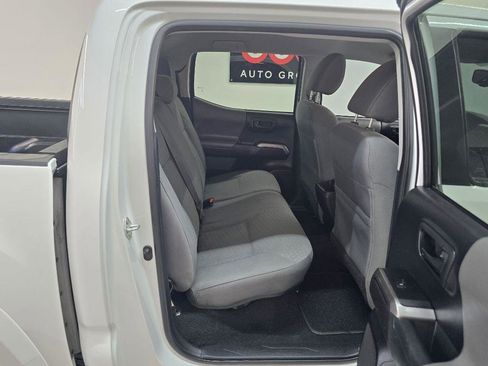 Used 2021 Toyota Tacoma SR5 RWD image 17