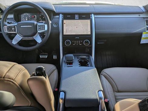 New 2026 Land Rover Discovery Limited Edition image 16