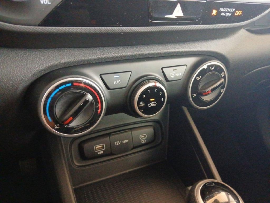 New 2026 Hyundai Venue SE FWD image 21