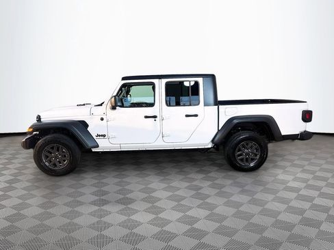 Used 2025 Jeep Gladiator Sport AWD/4WD image 4
