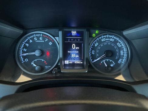 Used 2022 Toyota Tacoma TRD Sport w/ Technology Package image 12