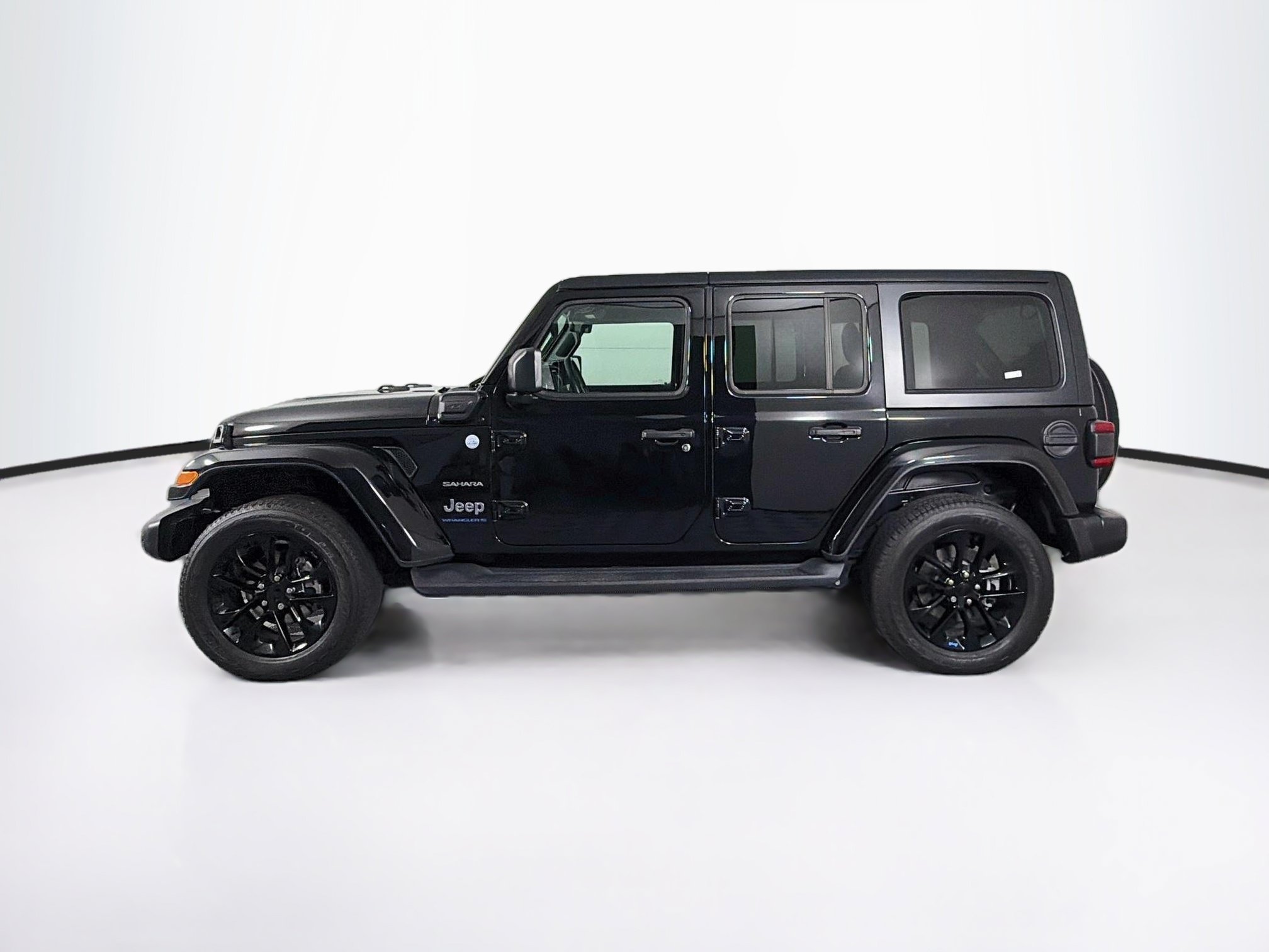 Used 2023 Jeep Wrangler Unlimited Sahara w/ Cold Weather Group AWD/4WD image 4