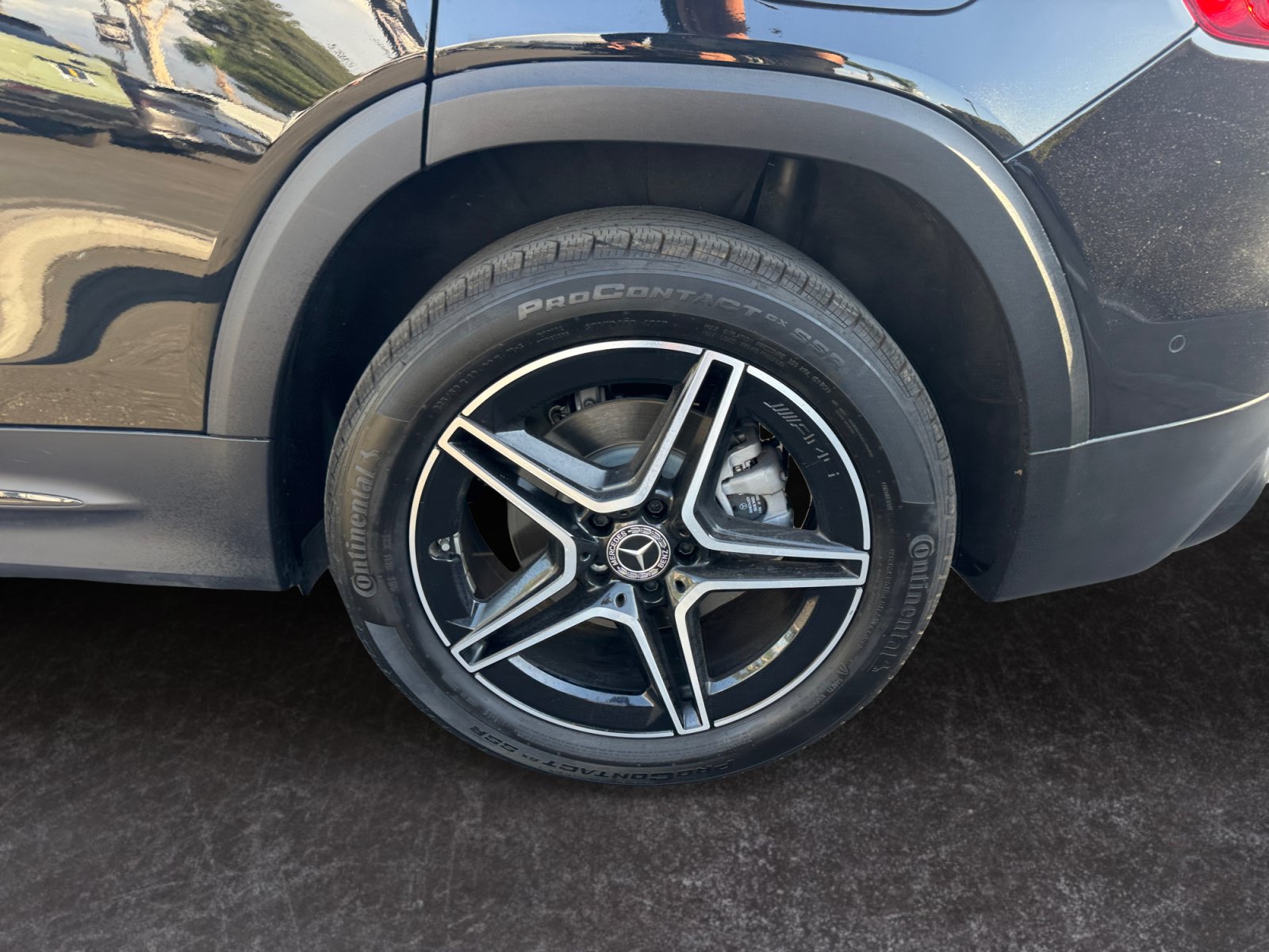 Used 2024 Mercedes-Benz GLB 250 w/ AMG Night Package image 14
