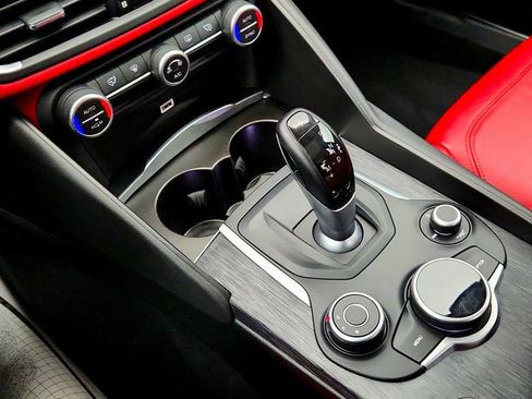 Used 2019 Alfa Romeo Giulia w/ Quick Order Package 22K Sport image 17