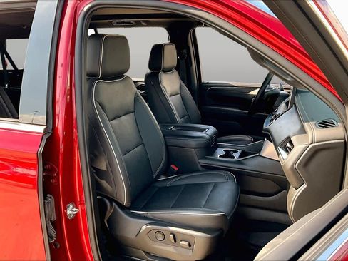 Used 2022 GMC Yukon XL SLT w/ SLT Premium Package AWD/4WD image 9