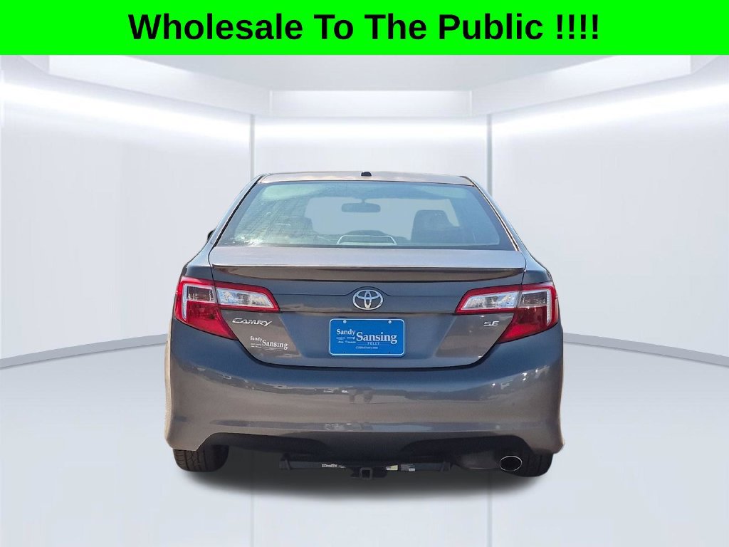 Used 2014 Toyota Camry SE w/ Moonroof Package FWD image 4