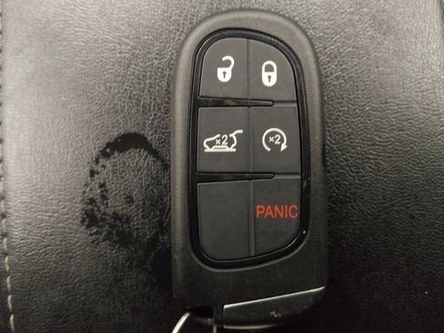 Used 2021 Jeep Cherokee Latitude Lux image 32