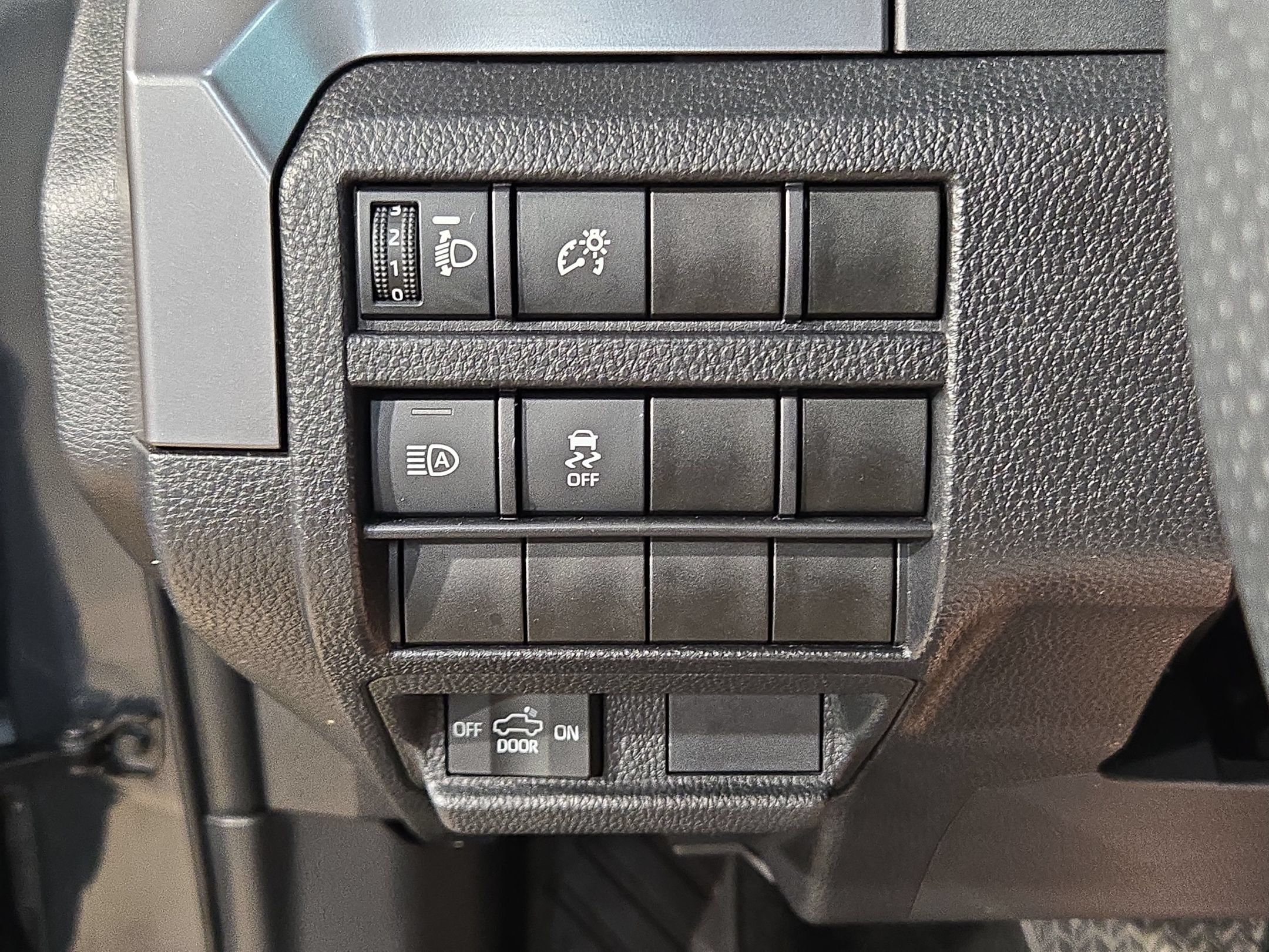 Certified 2025 Toyota Tacoma TRD Off-Road AWD/4WD image 25