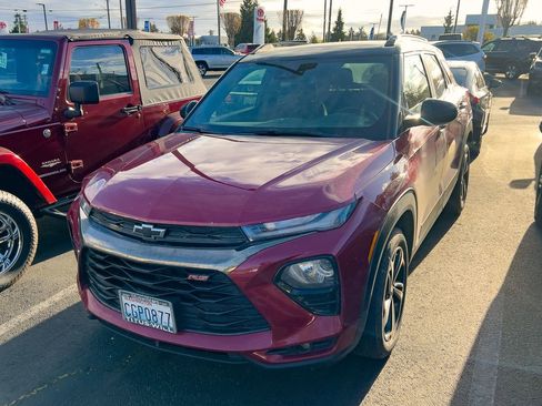 Used 2021 Chevrolet TrailBlazer RS w/ Technology Package image 3