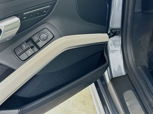 Certified 2025 Porsche 718 Boxster RWD image 19