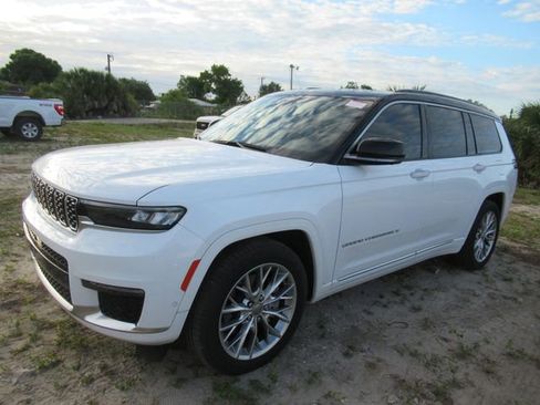 Used 2024 Jeep Grand Cherokee L Summit w/ Advanced Protech Group IV AWD/4WD image 3