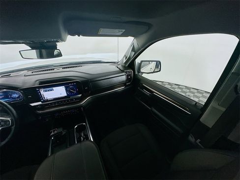 Used 2023 Chevrolet Silverado 1500 LT w/ Z71 Off-Road Package image 11