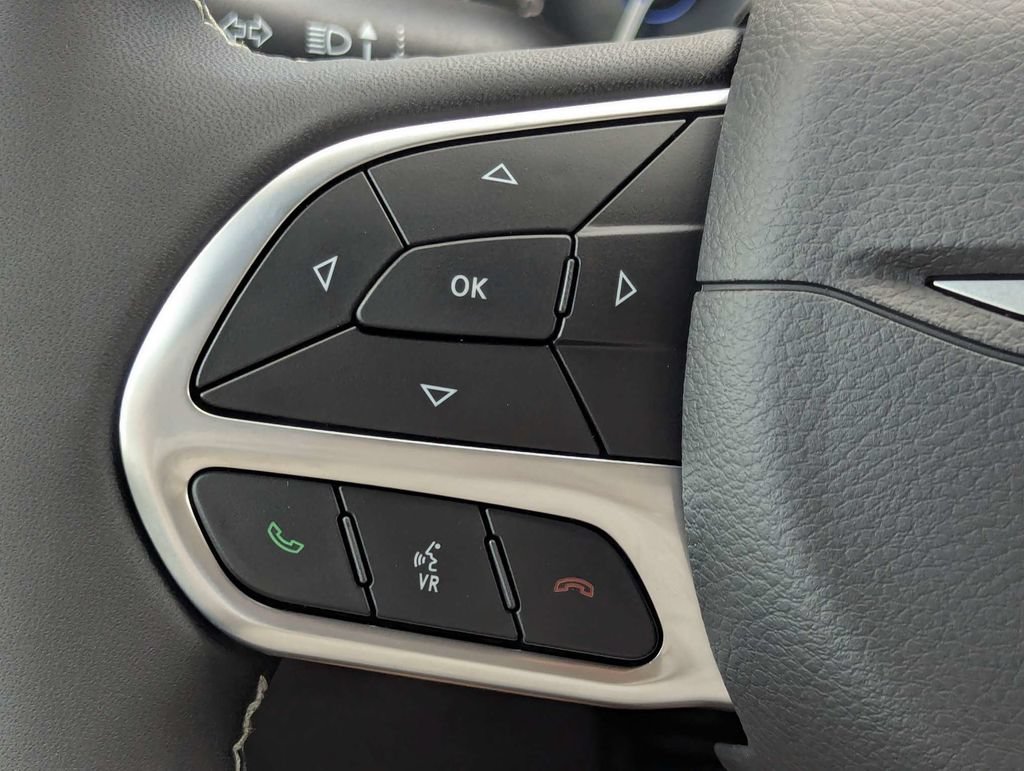 New 2027 Chrysler Pacifica Select w/ Family Tech Group FWD image 43
