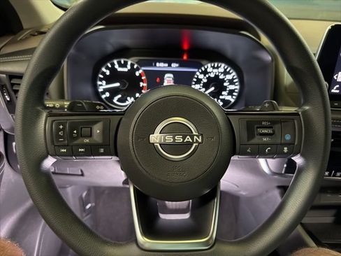 Used 2023 Nissan Rogue SV FWD image 34