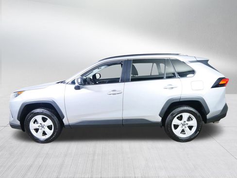Used 2021 Toyota RAV4 LE AWD/4WD image 4