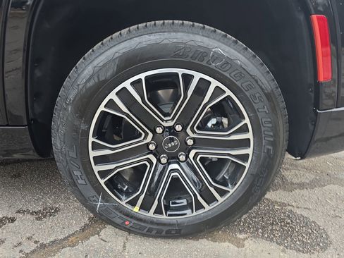 New 2026 Jeep Grand Wagoneer 2WD image 36