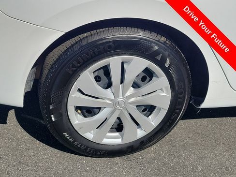 Used 2025 Nissan Versa S FWD image 28