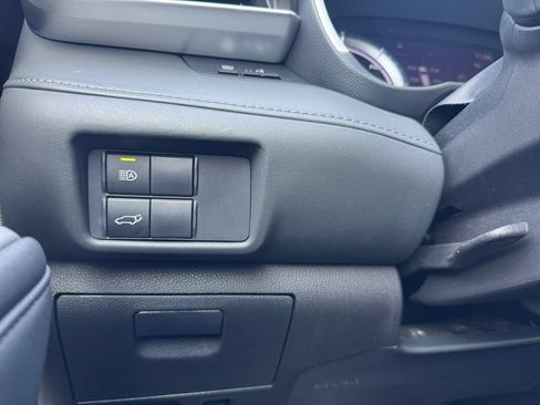 Used 2021 Toyota Highlander XLE AWD/4WD image 28