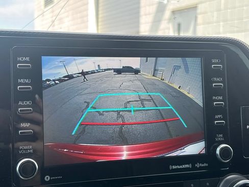 Used 2022 Toyota Highlander XSE FWD image 11