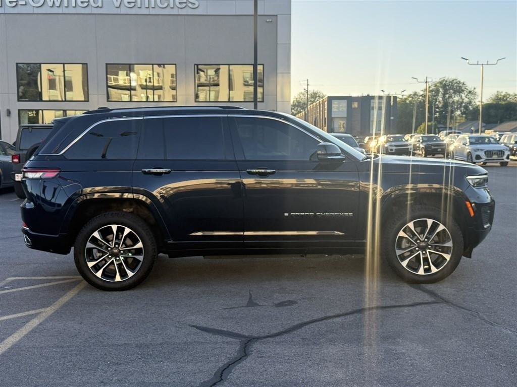 Used 2023 Jeep Grand Cherokee Overland AWD/4WD image 8