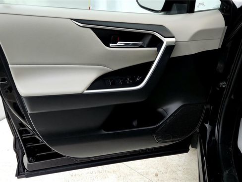 Used 2023 Toyota RAV4 XLE w/ Convenience Package image 21