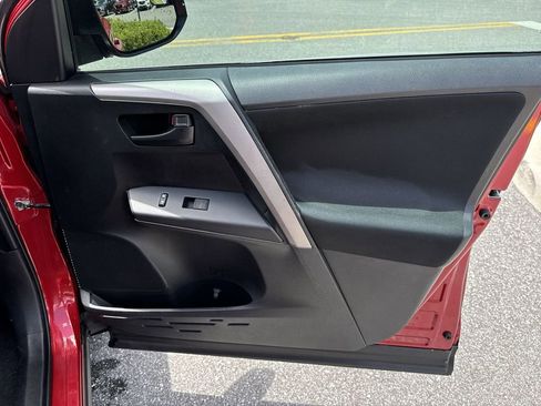 Used 2017 Toyota RAV4 LE FWD image 42