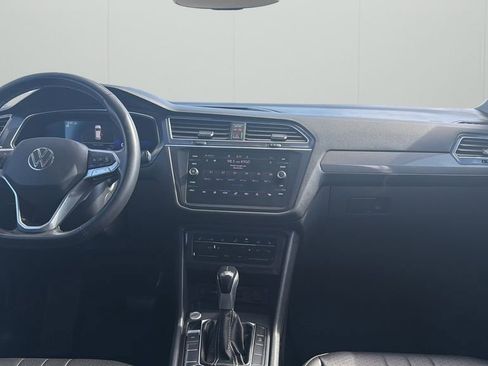 Used 2022 Volkswagen Tiguan SE AWD/4WD image 12