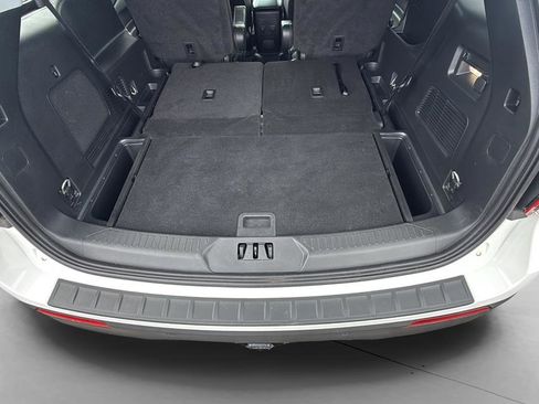 Used 2024 Ford Explorer XLT w/ Equipment Group 202A image 34