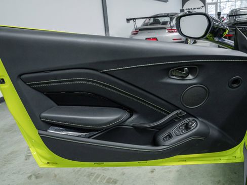 Used 2022 Aston Martin V8 Vantage Roadster image 34