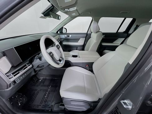 Certified 2025 Hyundai Santa Fe SE image 18