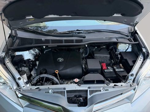 Used 2020 Toyota Sienna XLE w/ XLE Navigation Package FWD image 36
