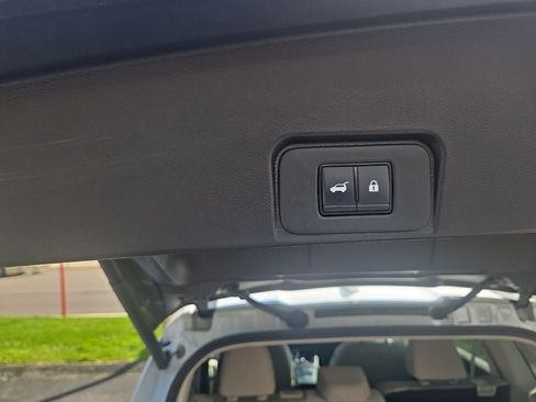 Used 2025 Nissan Rogue SV AWD/4WD image 10