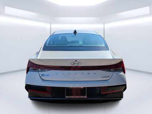 Certified 2024 Hyundai Elantra Limited image 4