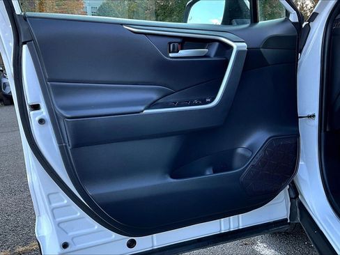 Used 2025 Toyota RAV4 XLE image 21