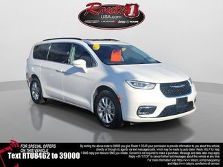 Used 2022 Chrysler Pacifica Touring-L video 1