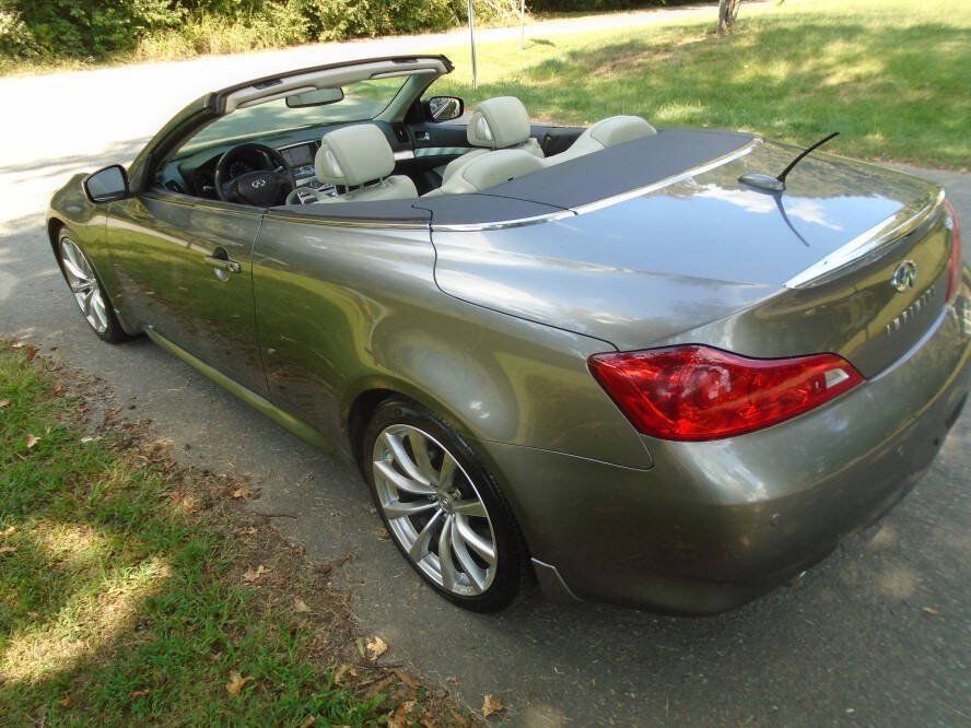Used 2010 INFINITI G37 Convertible w/ Premium Pkg RWD image 7