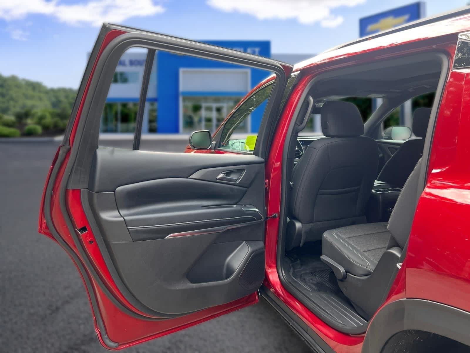 Used 2026 Chevrolet Traverse LT w/ Sun and Wheel Package AWD/4WD image 29