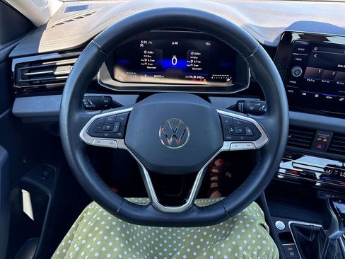 Used 2025 Volkswagen Jetta SE FWD image 14