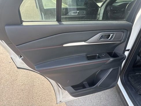 Used 2025 Ford Explorer ST-Line AWD/4WD image 22