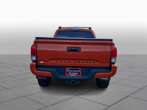 Used 2017 Toyota Tacoma TRD Off-Road w/ Premium & Technology Package image 6