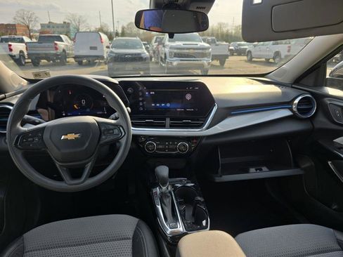 Used 2024 Chevrolet Trax LT FWD image 5