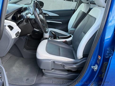 Used 2017 Chevrolet Bolt Premier w/ Driver Confidence II Package FWD image 9