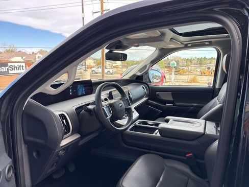 Used 2025 Ford Expedition Active image 9