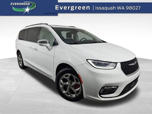 Used 2021 Chrysler Pacifica Limited image 1
