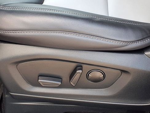 Used 2023 Ford Explorer XLT w/ Equipment Group 202A image 4