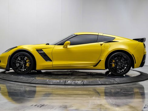 Used 2015 Chevrolet Corvette Z06 w/ 3LZ Preferred Equipment Group RWD image 10