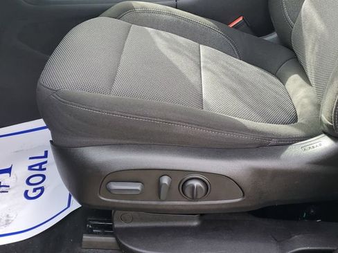 Used 2022 Chevrolet Traverse LT image 12