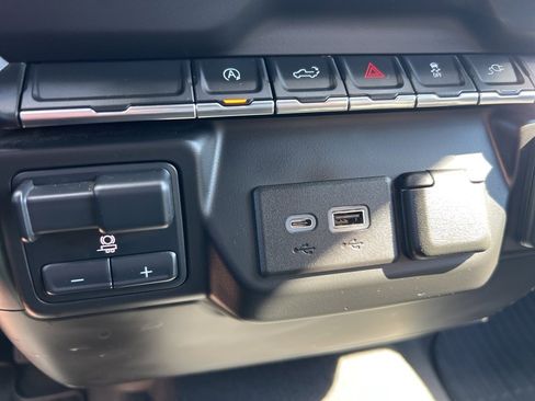 Used 2021 Chevrolet Silverado 1500 Custom image 6