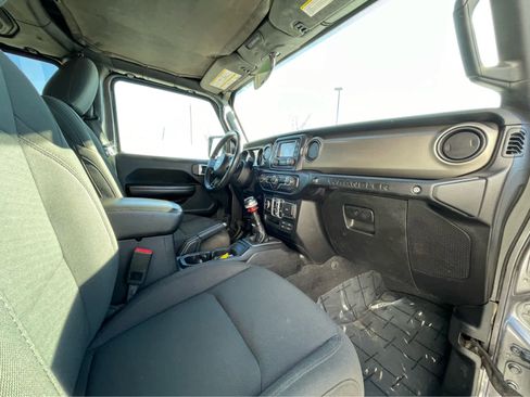 Used 2018 Jeep Wrangler Unlimited Sport S image 27