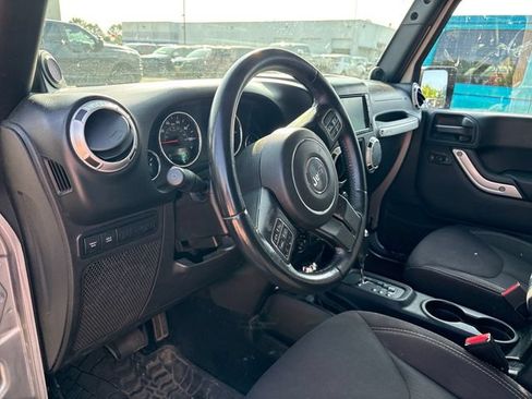 Used 2014 Jeep Wrangler Unlimited Rubicon w/ Connectivity Group AWD/4WD image 8